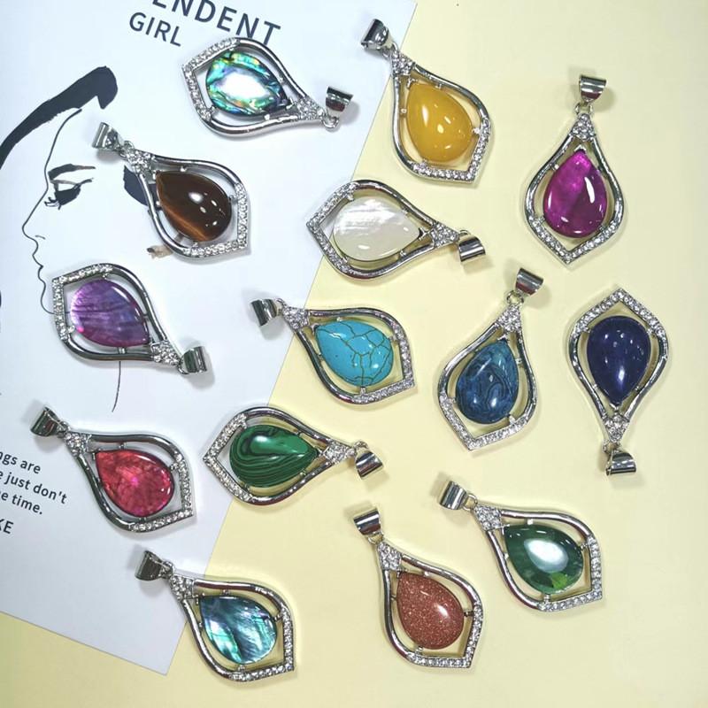 Geometric Shell Pendant Necklace With Abalone Beads And Gold Inlay For Fashion Jewelry Lovers
