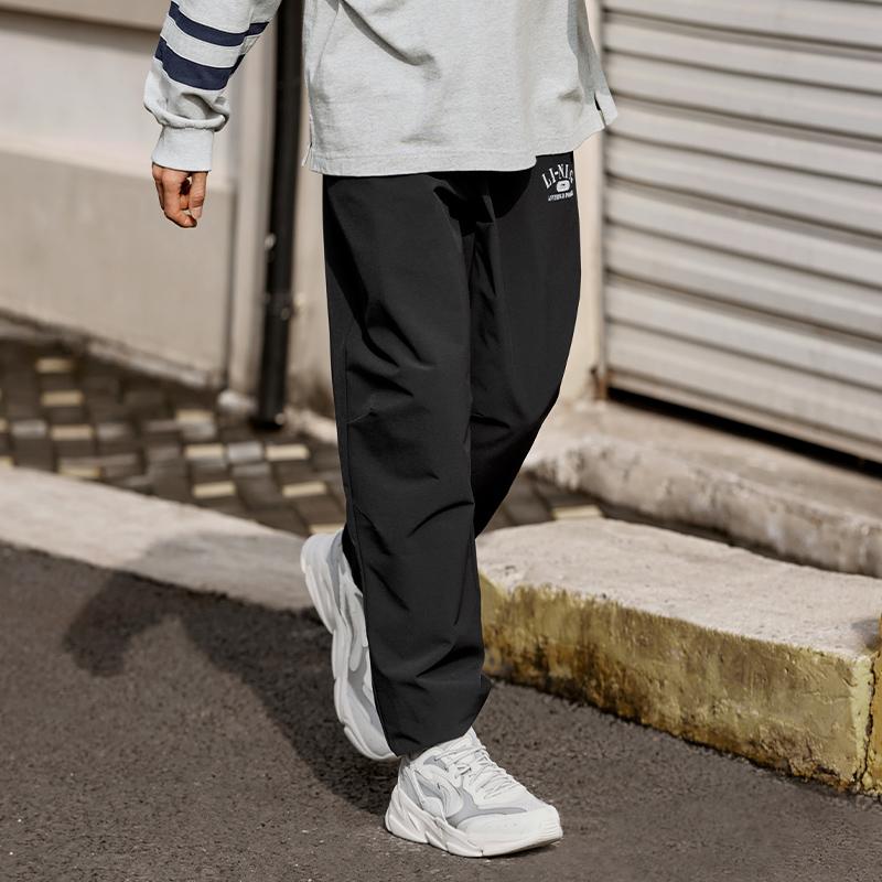 Li-Ning Sports Lifestyle Series Letter Logo Printed Tapered Woven Knit Joggers Men Joggers Black AYKU609-3