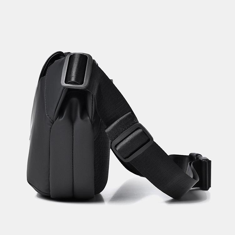 Outdoor lightweight breast bag messenger bag