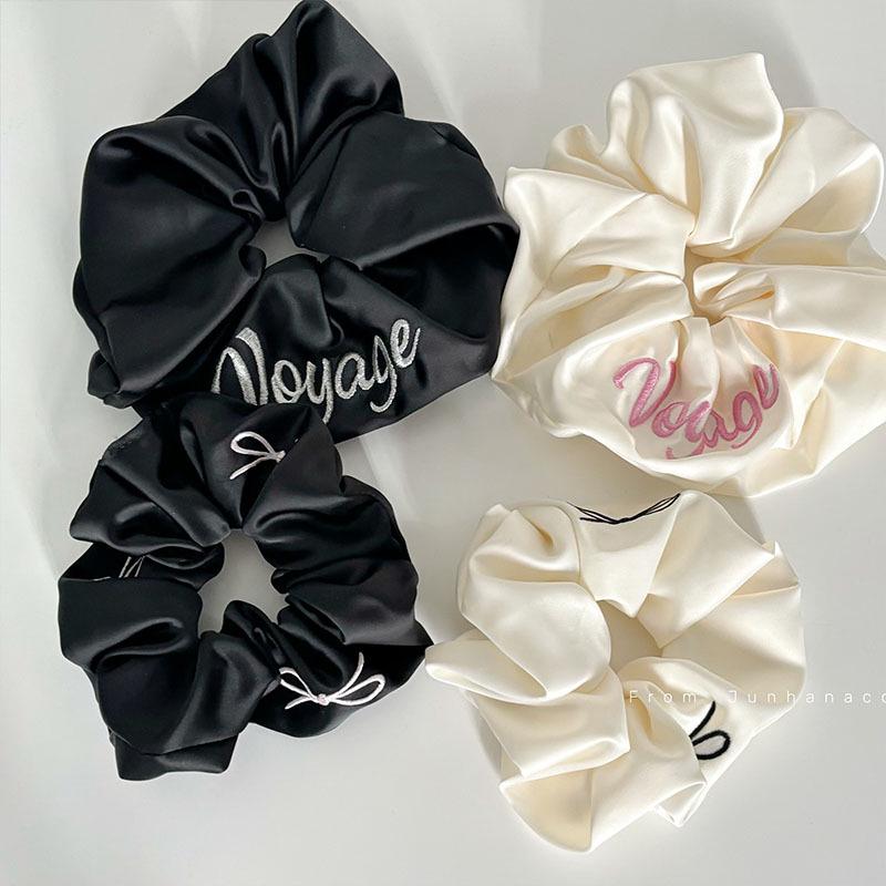 

Корейская резинка для волос с вышивкой в клетку