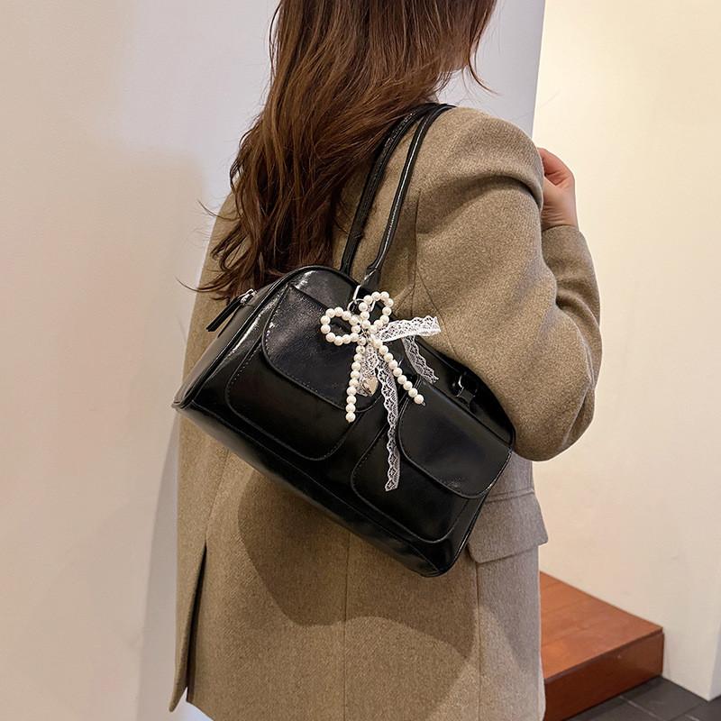 Pu Ladies Shoulder Bag With Pearl Bow Knot For Daily Use