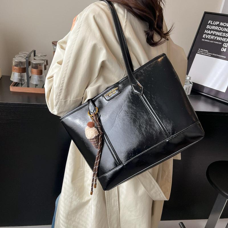 Autumn pu large-capacity bag women's 2025 new trendy fashion retro tote bag versatile shoulder armpit bag