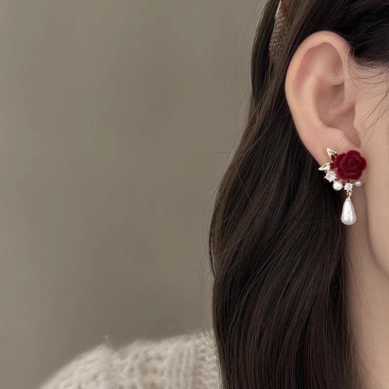 1Pair Red Rose Flower Imitation Pearl Zircon Earrings Niche Vintage Stud Earrings Premium Sense Ear Jewelry