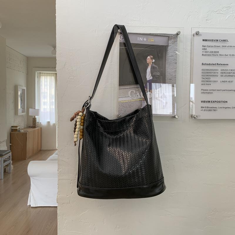 

Women s 2025 Autumn Woven Shoulder Bucket Tote - Large Capacity, Simple, Versatile Design 33cm*10cm*28cm чорний