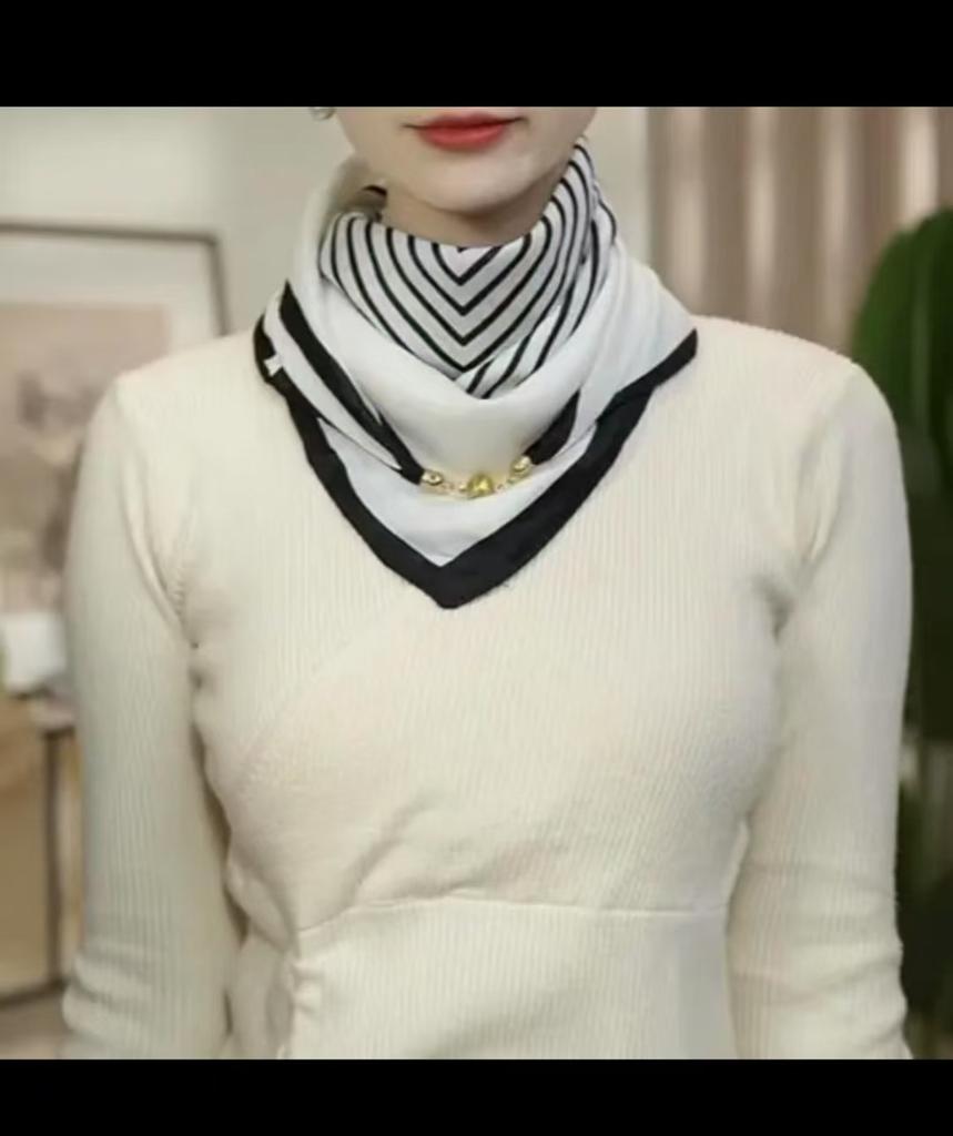 Silk Scarf Women'S Spring, Autumn And Summer Versatile Thin Magnetic Buckle Small Square Scarf Mother Scarf Scarf Neck Protection