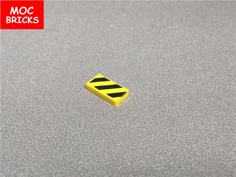 Non-Toxic 50Pcs/Lot Road Sign With Clip-On Stop Bus Station Thoroughfare Construction Worker Building Blocks Figure Diy Toys Kids Gifts
