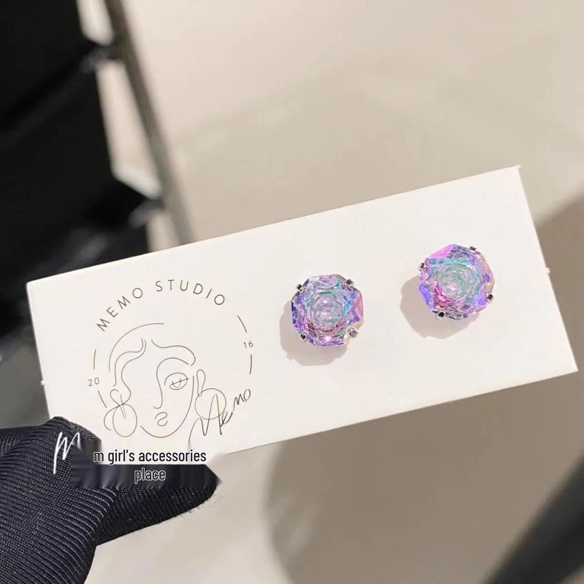 

Серьги-пусеты «Русалочка» с цирконами: Блестящие серьги-конки с розовой огранкой из титановой стали. 6mm