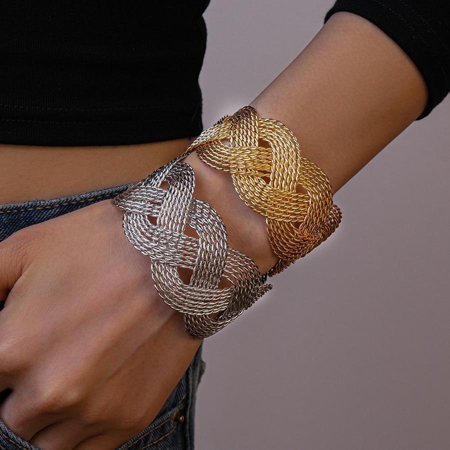 European and American metal wind cross winding mesh geometric opening bracelet personalized niche high-end jewelry 