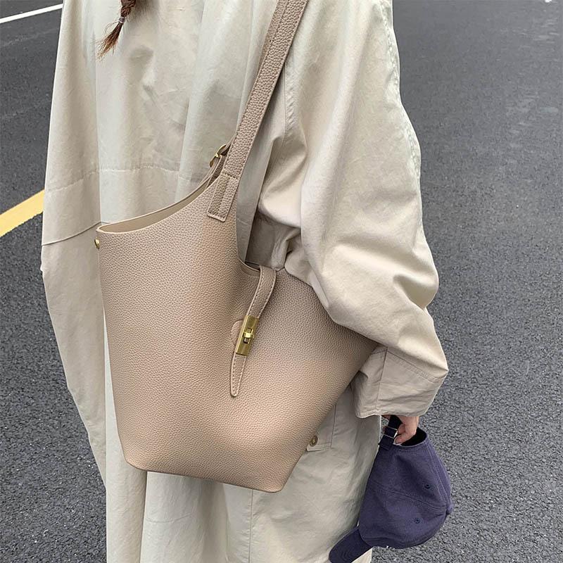 

Large capacity bag women s 2025 new summer women s shoulder underarm mother bag portable work commuter tote bag абрикосовый