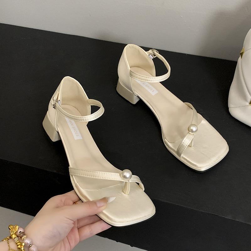 French Square Head Pearl One-word Buckle with Thick Heel Sandals Female 2025 Summer New Versatile Fairy Style Toe Sandals