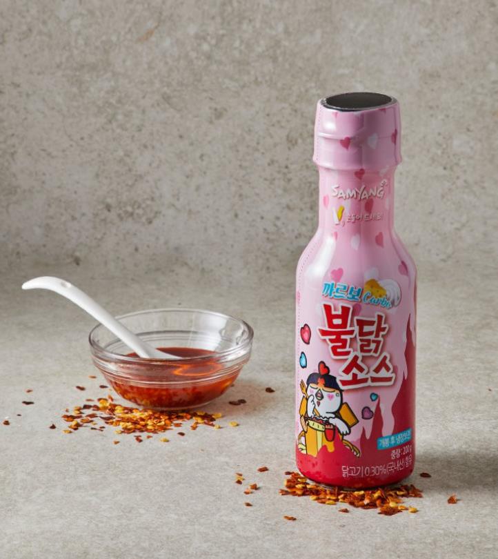 Рамен samyang. Лапша бульдак samyang. Соус buldak карбонара. Корейский острый соус samyang. Соус бульдак samyang.