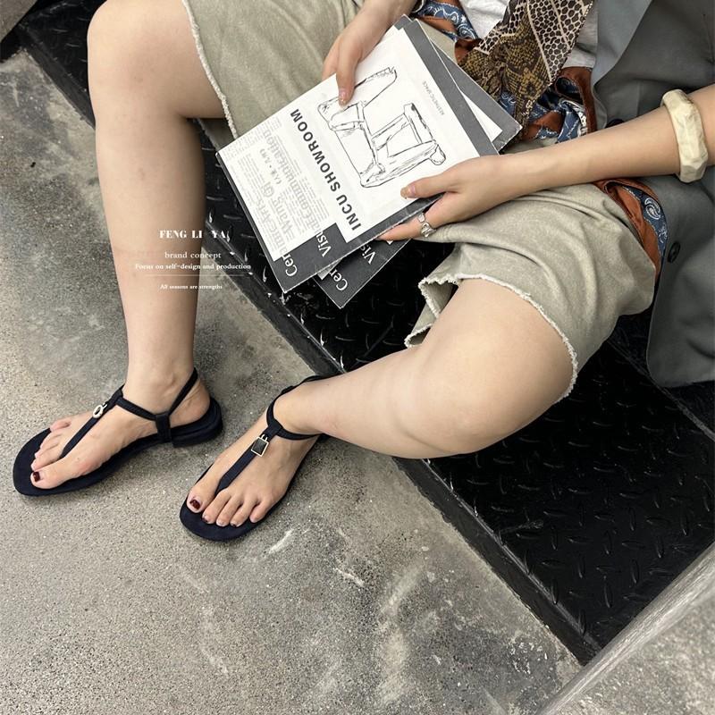 Fashion Female Shoes Rubber Flip Flops Slippers Soft Low Slides 2025 Hawaiian Comfort Hoof Heels Retro Rome Casual Fabric PU Scandals