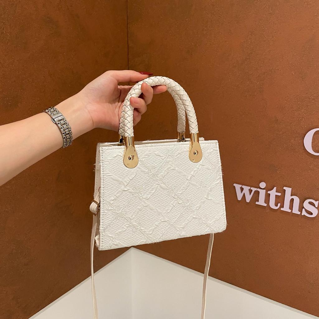 Handheld Small Bag Women 2025 Popular New Fashion Ins Trendy Fashion Shoulder Bag Commuter Messenger Small Square Bag