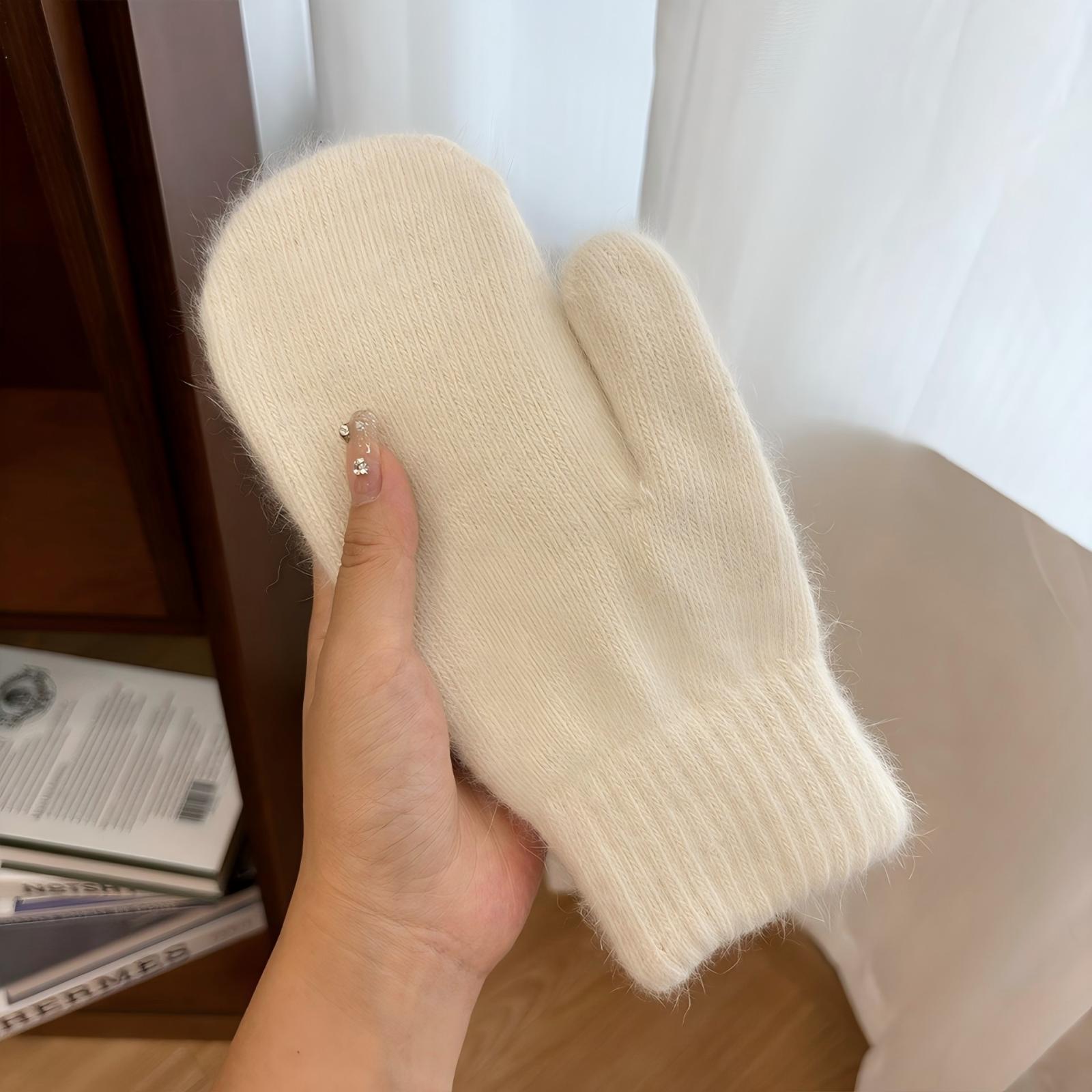 

Universal Inch Cartoon Figurine, Suitable For Home Décor, Car Dashboard Decoration, Cute Collectibles, Or Gaming Character Statues. Available One Size