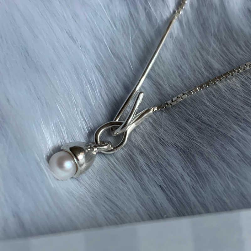 S925 Sterling Silver Pearl Clavicle Chain Necklace: Japanese-Korean Cold Aesthetic, Versatile Design for Women