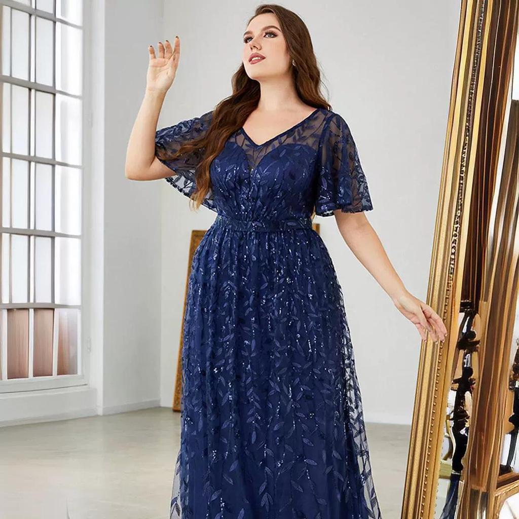 European-American V-neck Lace Evening Dress with Mid-Sleeves, Elegant for Banquets and Spring Events.