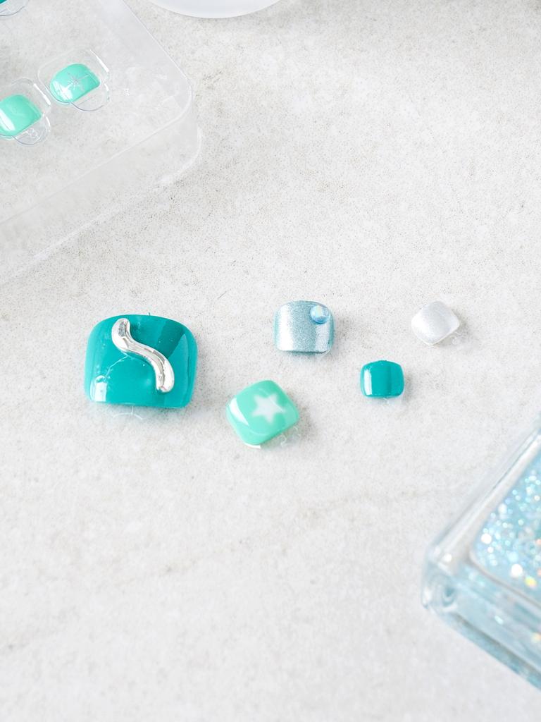 Tita Press-On Pedicure Tips - Green (14 Pcs)