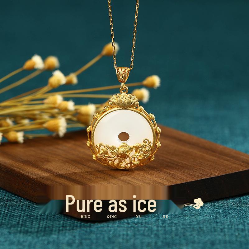 

Позолоченное ожерелье с лотосовым стручком и нефритовой пряжкой «Пиан» (мир) Electroplated 24K Gold Color