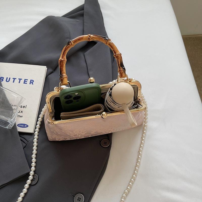Premium neue bestickte Hanfu-Tasche antike Handtasche Cheongsam-Tasche einzelne Schulter chinesische Quaste schräg über der Schulter Clip Damentasche