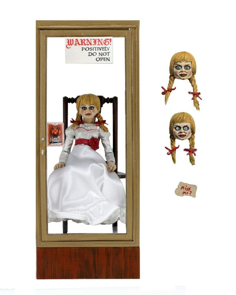 NECA Annabelle se vrací s Ultimate akční figurkou Showcase NECA Svět Conjuring ANNABELLE SE VRACÍ Hororový filmový merchandise The Conjuring