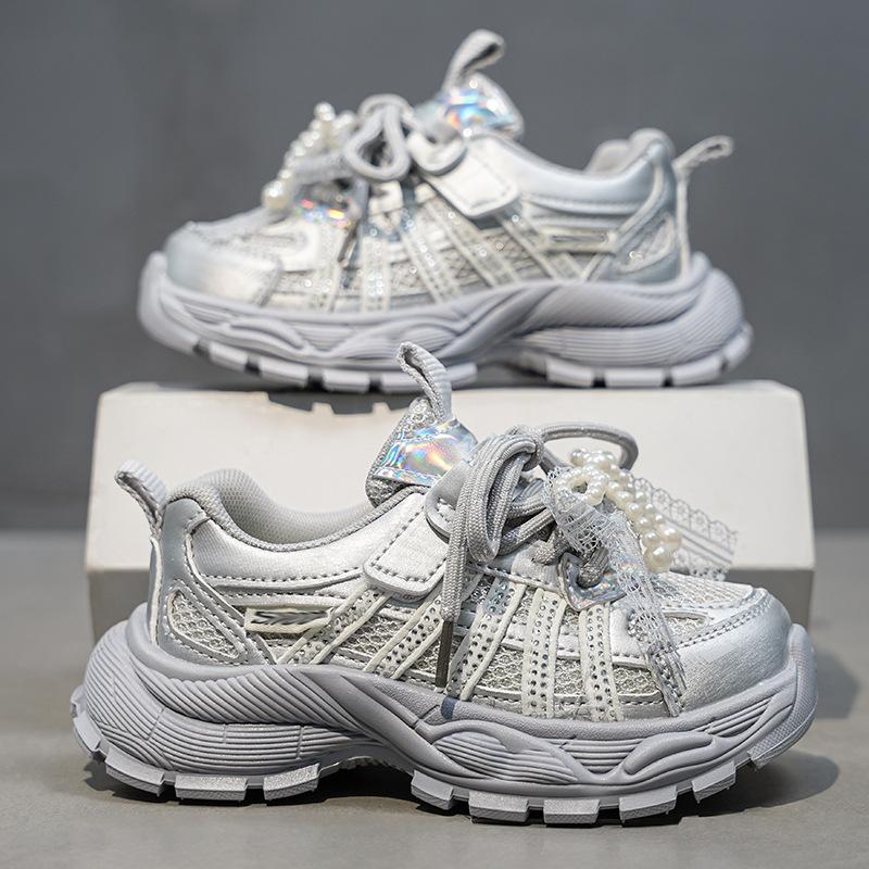 

Обувь для девочек детская спортивная обувь 2025 осень новая сетчатая дышащая для детей среднего и старшего возраста жемчужный бант кроссовки папы 30 серебряный