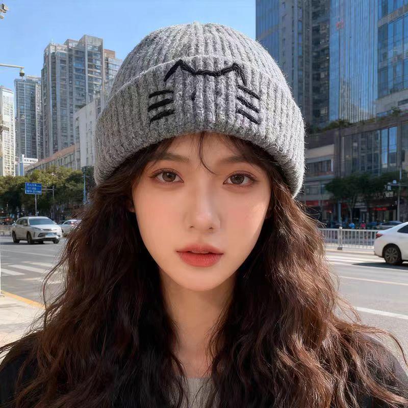 Winter hat women's new six-bearded cat solid color versatile knitted hat autumn and winter atmosphere artifact warm wool hat