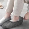 100 Einweg-Schuhüberzieher Haushalt Innen Verdickt Widerstandsfähiges Gewebe Wiederholt Verwendbar Wasserdicht und Rutschfest Spezieller Fußschutz