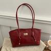 A Women'S Shoulder Bag That Can Be Carried Under The Arm, Featuring a Stylish, Vintage, Casual, And Versatile Design That Is Simple
