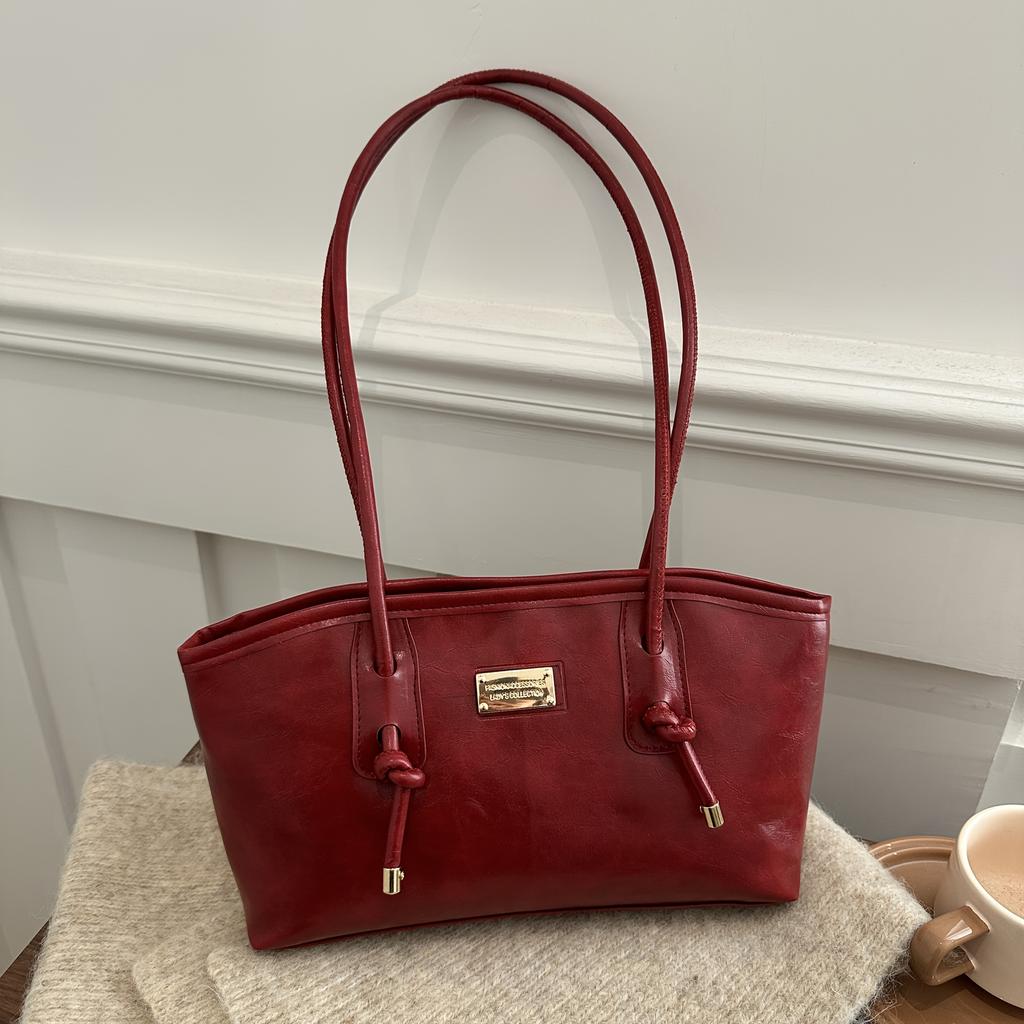 A Women'S Shoulder Bag That Can Be Carried Under The Arm, Featuring a Stylish, Vintage, Casual, And Versatile Design That Is Simple