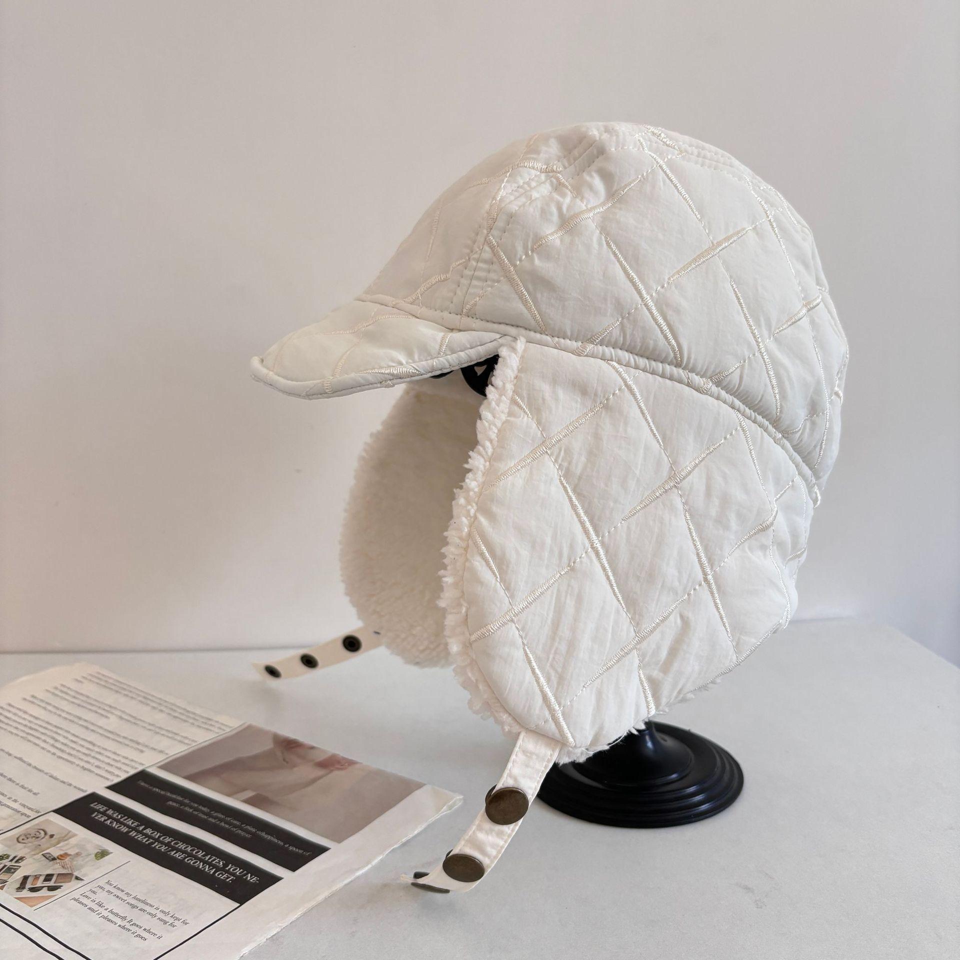 

Ear protection waterproof and fleece plaid Lei Feng hat autumn and winter new trendy brand duck tongue ear cover cycling down cotton M（56-58cm） белый