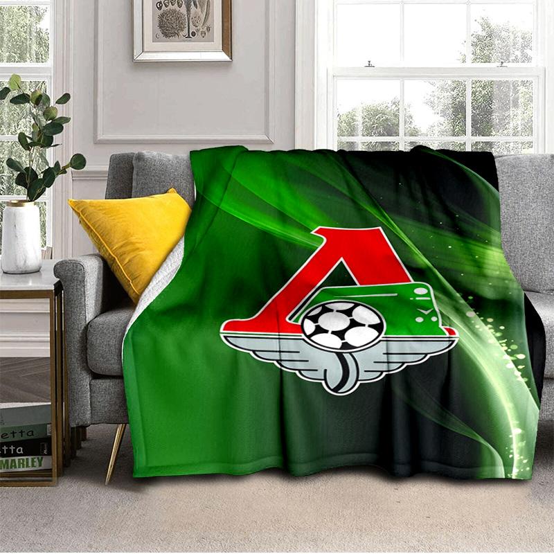 Green And Red Soccer Emblem Printed Throws Blanket Soft Flannel Blankets for Couch Bed Gifts for Men Women Picnic blanket Christmas gifts