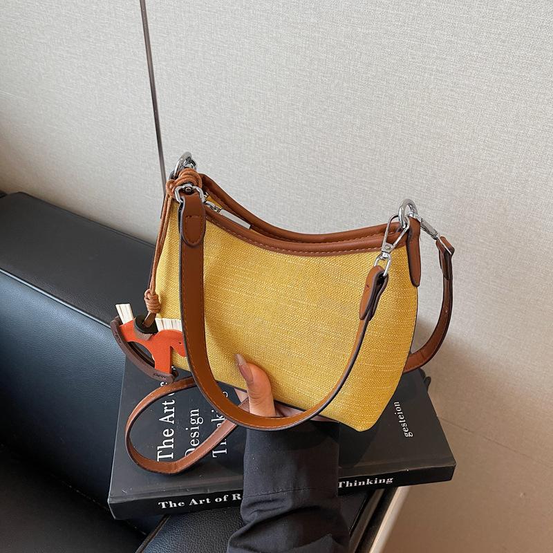 Exquisite Small Bag Women's New Fashionable Versatile Shoulder Messenger Bag Summer Portable Small Bag