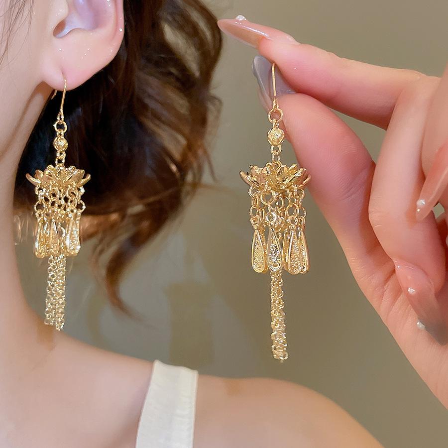 Retro Ethnic Bell Tassel Earrings: Exquisite, Fashionable Dangle Design with Light Luxury Appeal.