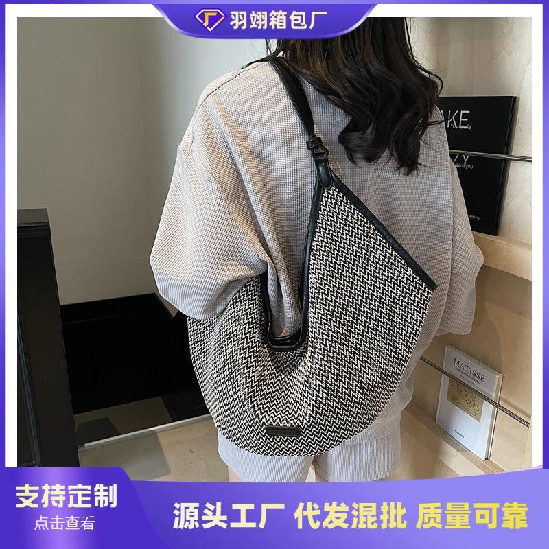 New Holiday Style High-end Sense Large Capacity Tote Bag Dumpling Bag Lazy Wind One Shoulder Messenger Bag Women