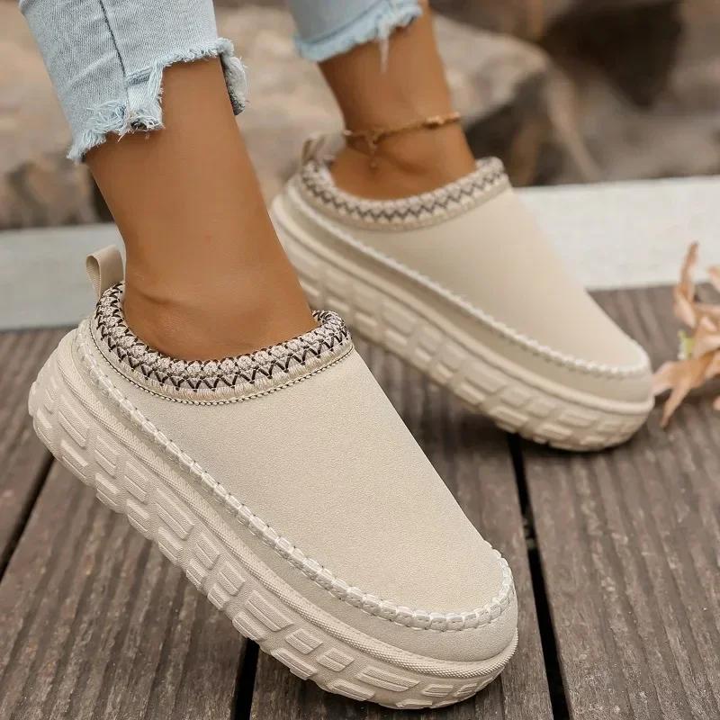 Fashion Snow Boots Women Winter 2025 New Wear Slip-on Slippers Retro Platform Khmer Slippers