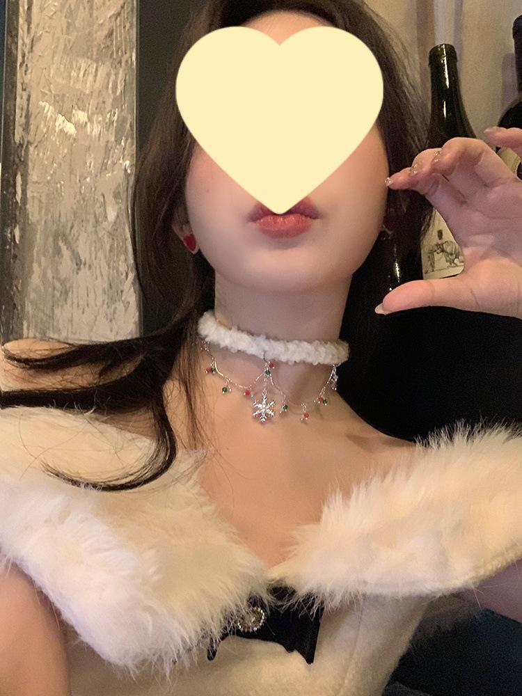 Collier Double Couche Flocon de Neige 2024: Chaîne Choker en Peluche pour Femme - Accessoire d'Hiver Parfait