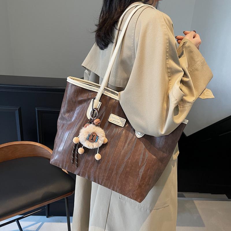 Premium Sense Large-capacity Bag Women's 2025 New Trendy Commuter Tote Bag Popular Versatile Simple Shoulder Bag