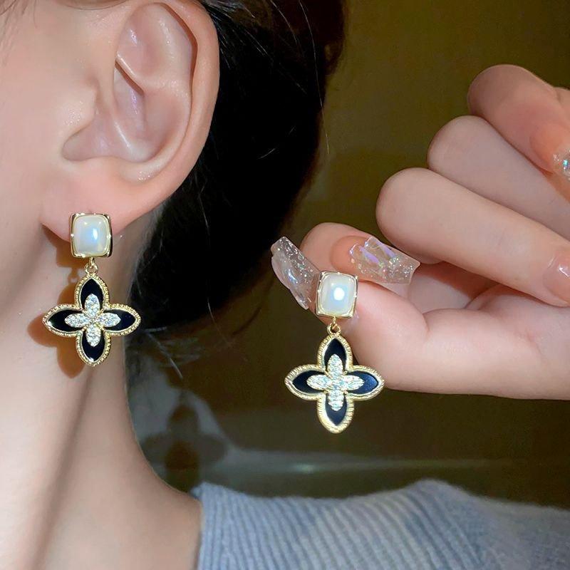 

Модные висячие серьги для женских украшений