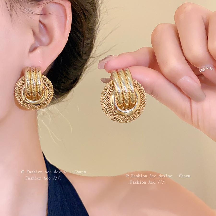 Silver Needle Round Metal Hollow Earrings European and American Temperament Earrings Light Luxury High-end Earrings Design Sense Niche