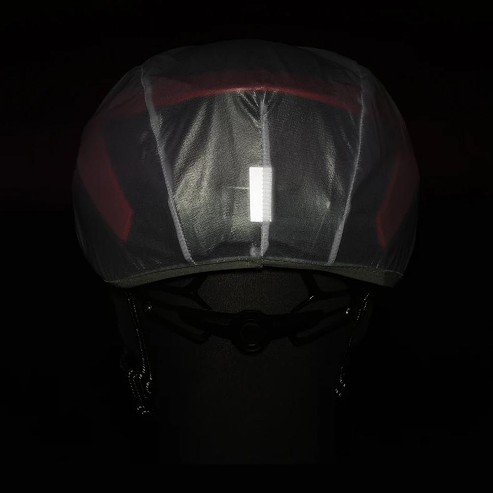 Grüne Fahrradhelm-Regenhaube