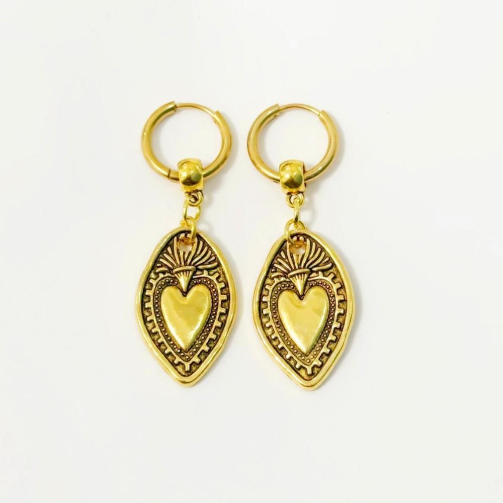Bohemian Retro Gold Color Shield Heart-shaped Relief Pendant Dangle Earrings for Women Personality Trendy Jewelry Accessory Gift