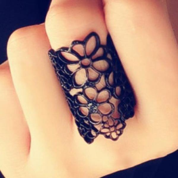 Fashion  Women Hollow Out Flower Alloy Opening Ring Black and Golden AVE