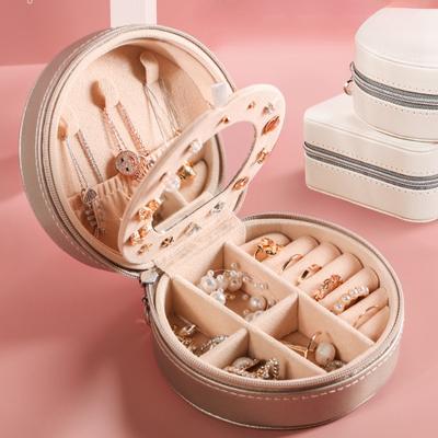 Exquisite Schmuckschatulle aus Leder, tragbare Reise-Schmuckschatulle für Halsketten und Ringe, rosa, multifunktionaler Organizer für Damen, Verpackung
