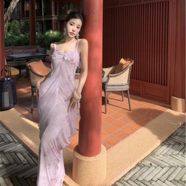 Elegantes französisches lila Mesh-Camisole-Kleid - Märchenhaftes Sommerdesign für Strandurlaube