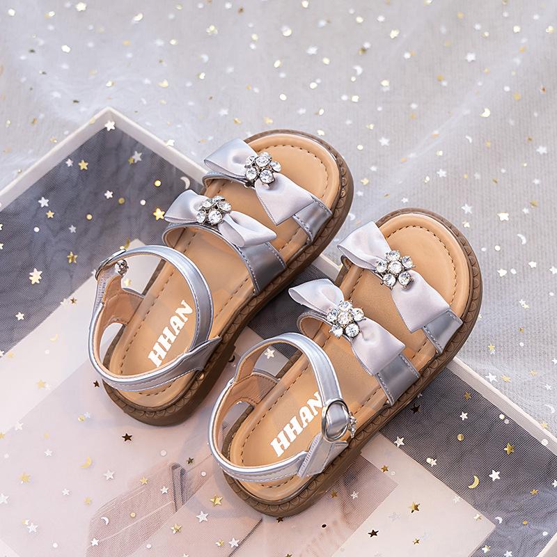 Sweet and stylish rhinestone ribbon bow summer refreshing open-toe Roman sandals for girls, comfortable beach shoes 26Inner Length16cm серебряный