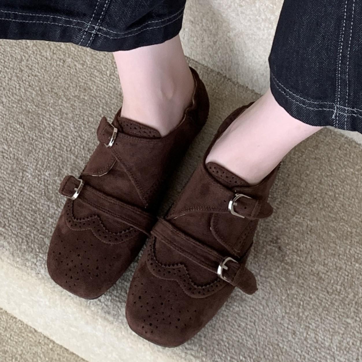 

2025 autumn and winter new belt buckle niche retro British engraved Brock small leather shoes women s loafers single shoes 39