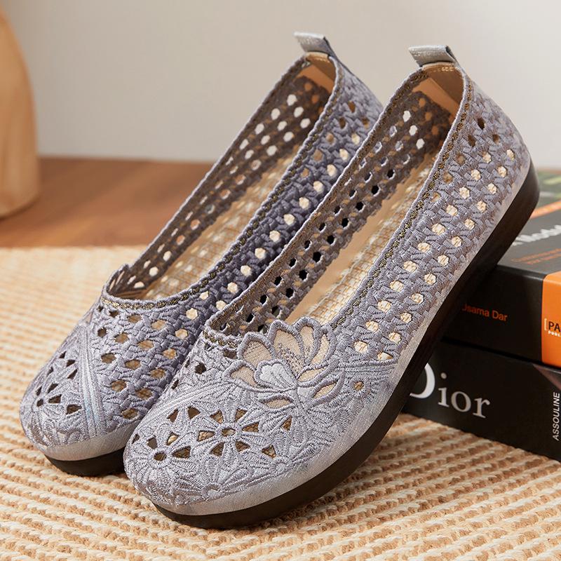 Women's Soft Sole Embroidered Hanfu Summer Shoes - Breathable Ethnic Style Old Beijing Cloth Mom Shoes.