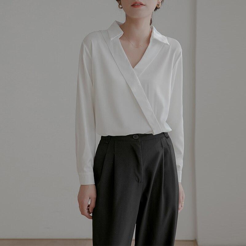 

Офисные женские шелковые белые повседневные рубашки женские 2023 однотонные свободные элегантные атласные блузки женские топы с v-образным вырезом и длинными рукавами Blusa Mujer 19649 XL белый