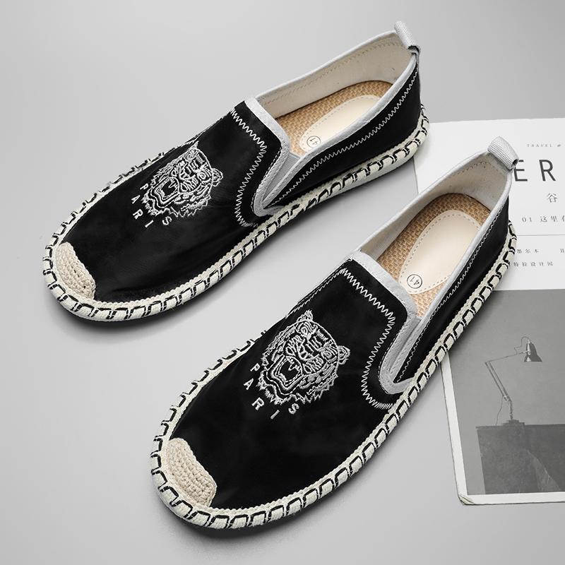 New Men Casual Loafers Classic Comfort Embroidered Tiger Shoes Letter Printing Slip On Footwear Male Soft Sole Sole Shoes