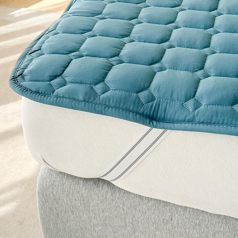 Quilted Mattress Cover Breathable Mattress Protector,Bed Sheet with Straps,Soft,Washable,Anti-Slip,Hypoallergenic, Noiseless